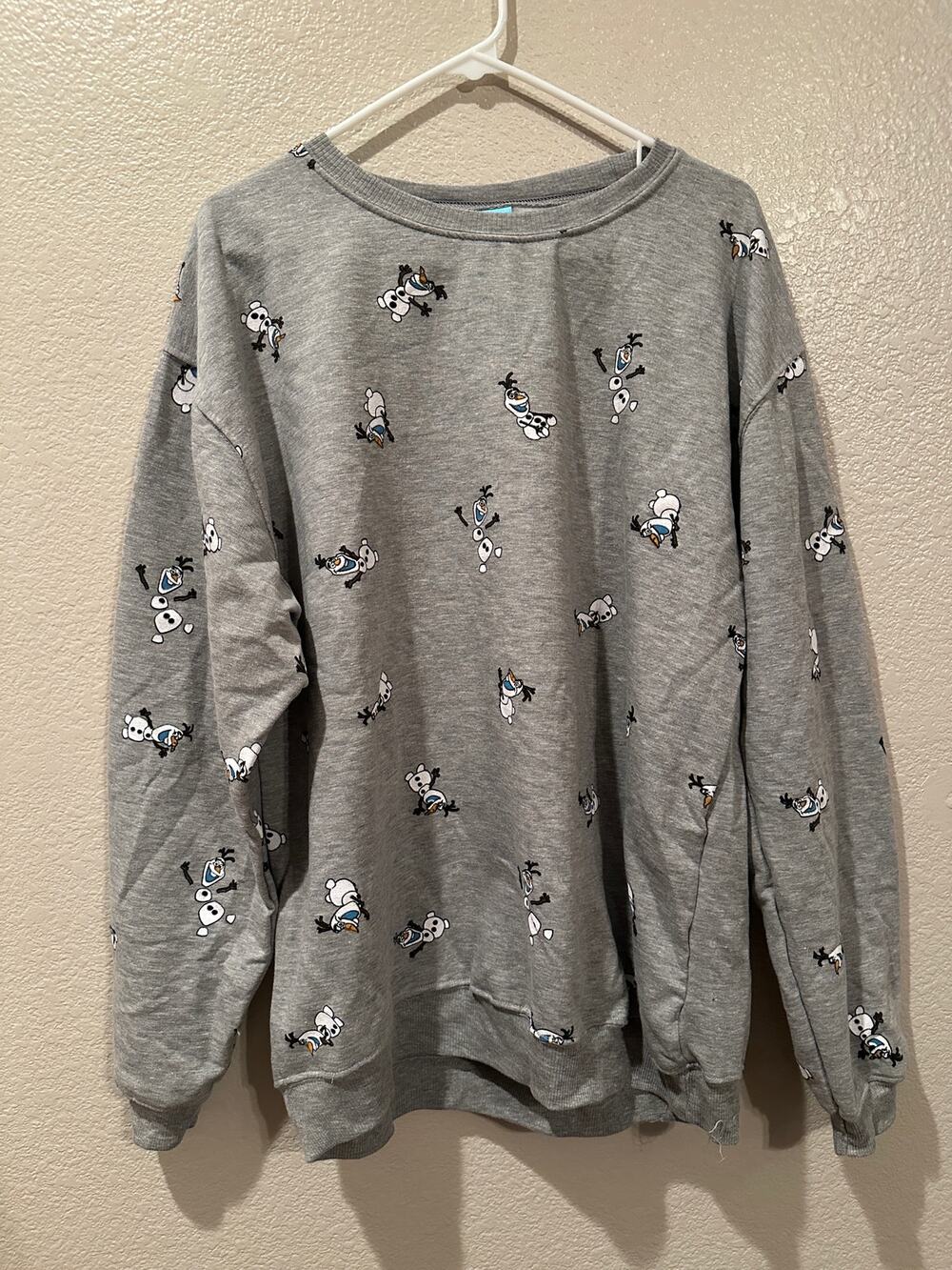 NWOT Disney Frozen Olaf AOP Gray Crewneck Sweatshirt Sz XXL
